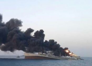 İran donanmasının en b&uuml;y&uuml;k gemisi yanarak battı