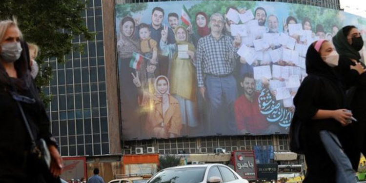 İranlılar yasaklara sahne olan cumhurbaşkanlığı seçimi için sandık başında