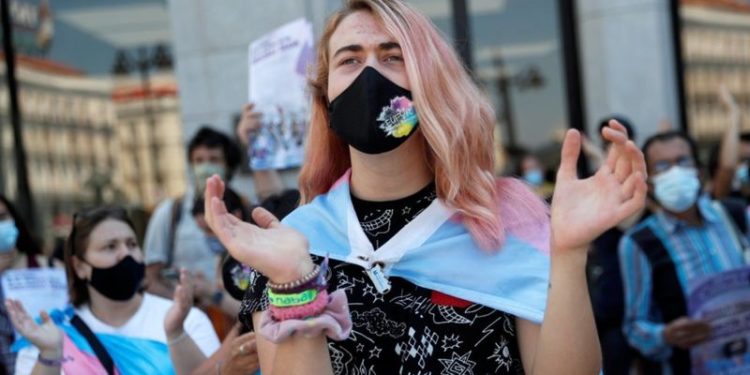 İspanya, 16 yaş ve üstü trans bireylere 'cinsiyetlerini özgürce belirleme' hakkı vermeye hazırlanıyor