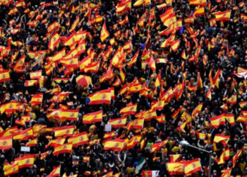 İspanya'da sağ, hükümetin Katalan ayrılıkçılara af çıkarma olasılığına karşı birleşti: Madrid'de dünyanın en büyük İspanyol bayrağını açacaklar