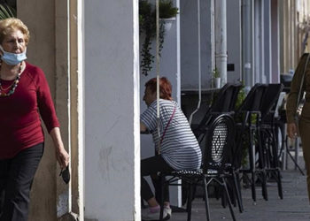 İsrail'de Delta varyantının yayılması nedeniyle kapalı alanlarda maske zorunluluğu yeniden getirildi