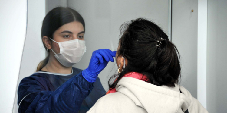 İstanbul Havalimanı'nda yolcular 1,5 saatte PCR test sonuçlarını alabilecek