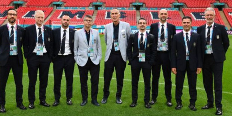 İtalya milli takımı ırkçılığa karşı diz çökme eylemine katılmama kararı aldı