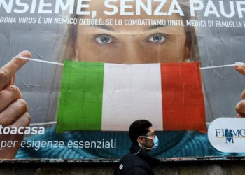 İtalya'da açık havada maske zorunluluğu kalkıyor