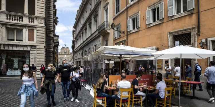 İtalya'da günlük vaka sayısı 2 binin altında