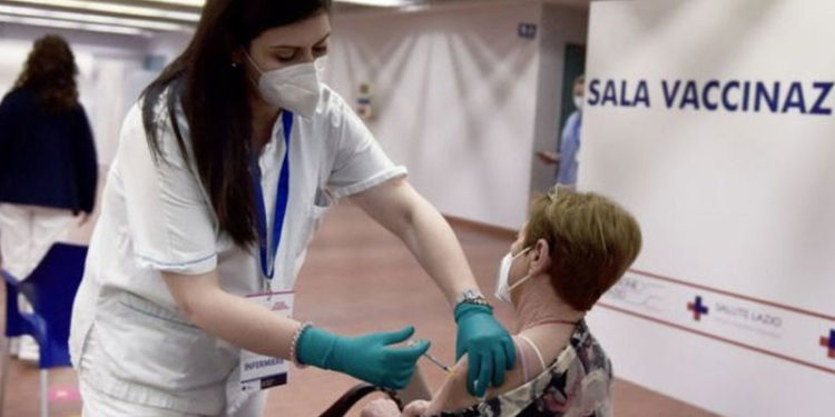 İtalya’da hükümetin 'kokteyl aşı' kararı tartışma yarattı