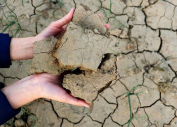 ‘Geçinemiyoruz’ diyen Denizlili çiftçiler hükümet binasına yürüdü