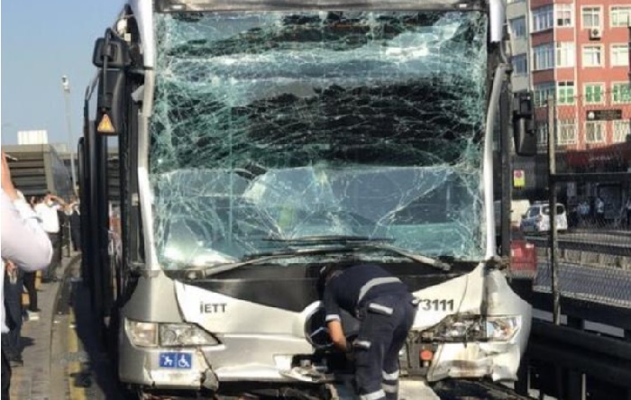 İstanbul’da metrobüs kazası: 24 yaralı