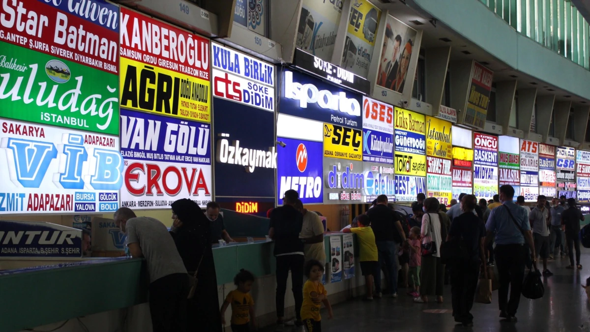 İzmir Otogarında Bayram Hareketliliği