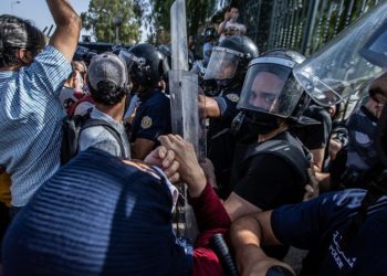 Meclis’in askıya alındığı, hükümetin düşürüldüğü Tunus’ta ne oldu?