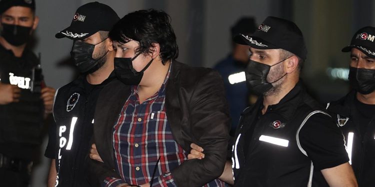 ‘Tosuncuk’ lakabıyla tanınan Çiftlik Bank kurucusu Mehmet Aydın, Türkiye’ye getirildi