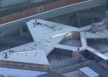 Avustralya: Hapishanede çıkan yangın nedeniyle 14 mahkum çatıya kaçtı