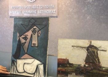 Yunanistan’da bulunan çalıntı Picasso tablosu, polisin basın toplantısında masadan düştü | Video