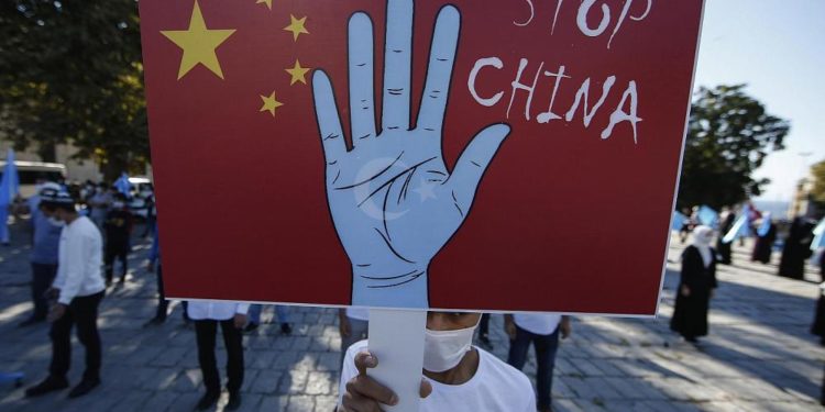 İngiliz milletvekillerinden Uygurlara yönelik politikası nedeniyle Çin’e karşı tedbir çağrısı