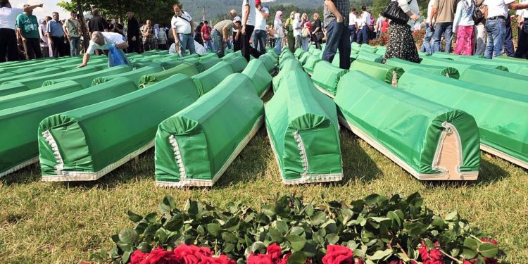 Avrupa Komisyonu üyesi Varhelyi: ‘Srebrenitsa soykırımı Avrupa’nın kanayan yarası’