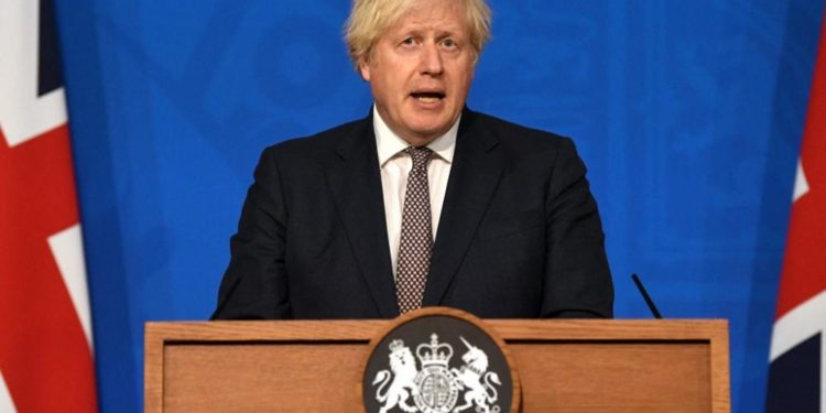 İngiltere Başbakanı Johnson’dan normalleşme açıklaması: Halk koronavirüsle yaşamayı öğrenmeli