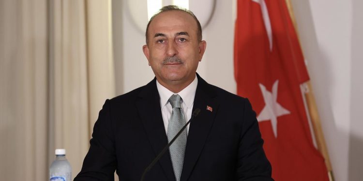 Çavuşoğlu: Yasa dışı göçmenlerin Belarus’a Türkiye üzerinden ulaştığı iddiası araştırılacak
