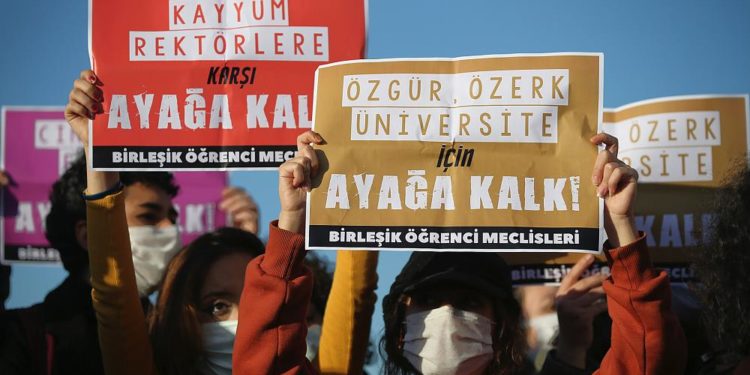 Avrupa üniversitelerinden kabul alan Boğaziçili öğrenciler: ‘Yasaklarla hakkımız gasp ediliyor’