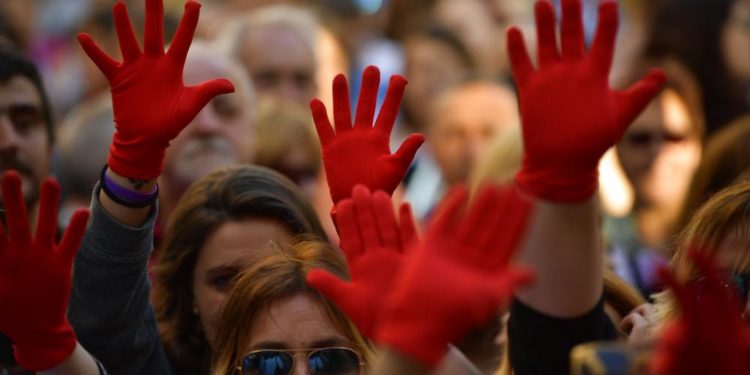 İspanya’da, rıza dışı cinsel ilişkiyi tecavüz olarak tanımlayan yasa tasarısı onaylandı