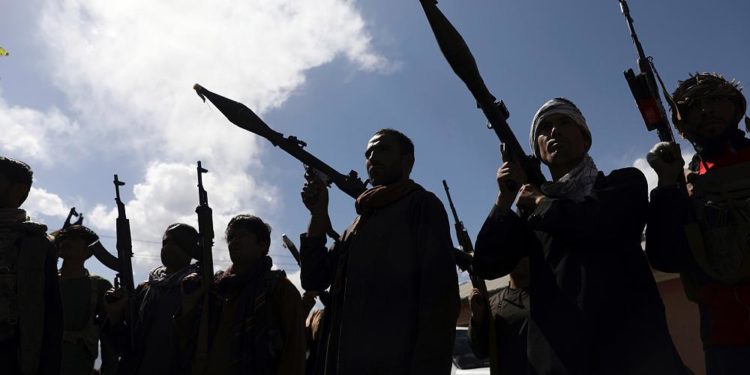 Taliban, İran sınırındaki kilit şehir İslam Kala ve gümrük kapısında kontrolü ele geçirdi