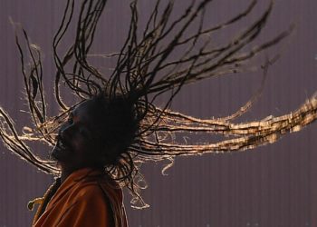 Beyazlayan saçların boyatılmadan eski rengine dönmesi mümkün mü?