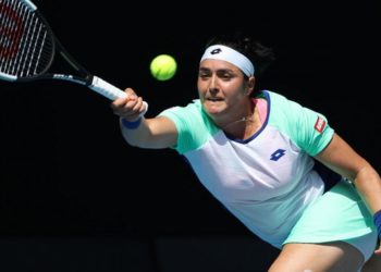 Tunuslu tenisçi Jabeur, Covid-19 ile savaşan ülkesine yardım için raketini açık artırmaya çıkardı