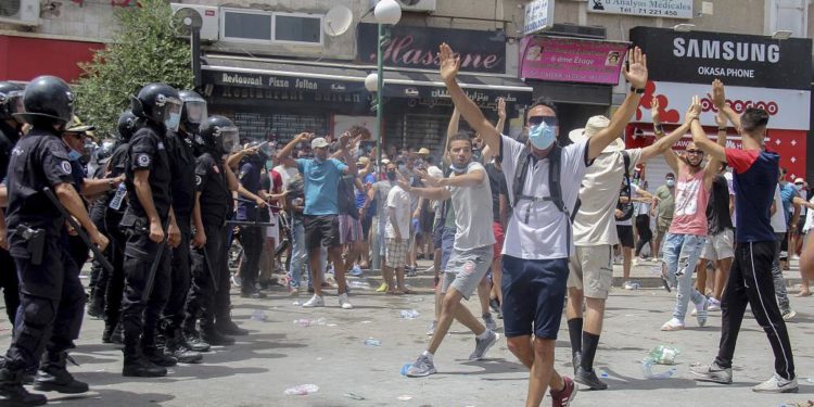 Covid-19 vakalarının arttığı Tunus’ta protestolar: Erken seçim çağrısı yapıldı