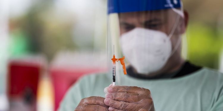 J&J’nin tek dozluk aşısı en az 8 ay bağışıklık sağlıyor, Delta varyantına karşı etkili | Araştırma