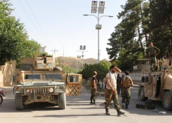 Afgan güçleri, batıdaki eyalet başkentini yoğun çatışmaların ardından Taliban’dan geri aldı
