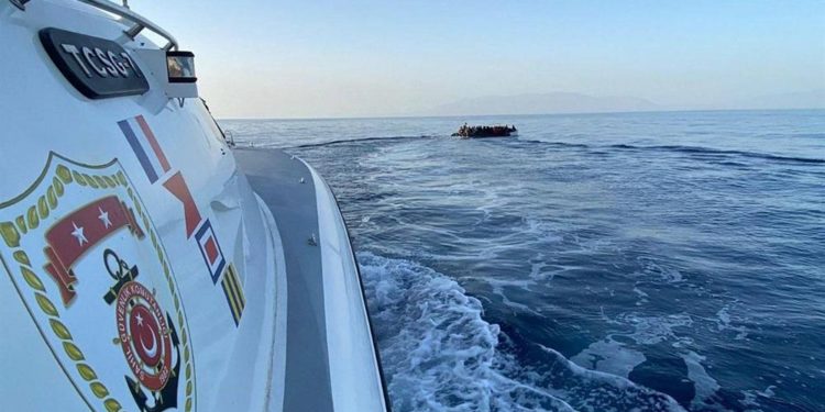 Kıbrıs açıklarında Türk gemisinin Rum sahil güvenik botuna uyarı ateşi açtığı iddiası