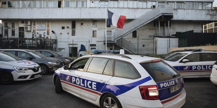 Fransa’da 6 STK ‘ayrımcı kimlik kontrollerini’ sonlandırmak için devlete karşı toplu dava açtı