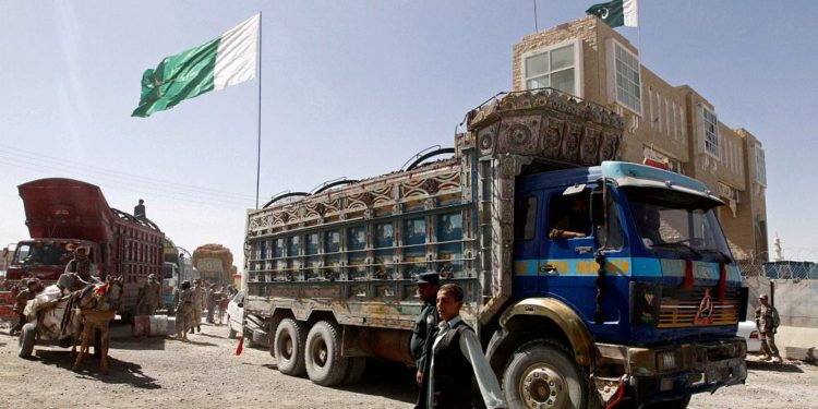 Pakistan, Taliban’ın kontrolündeki Afganistan sınır kapısını yeniden açtı