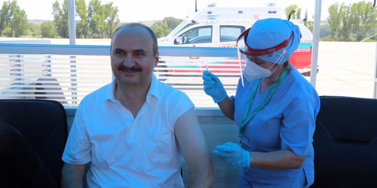 Türkiye’de son 24 saatte 5 bin 404 kişi Covid-19’a yakalandı, 49 kişi yaşamını yitirdi