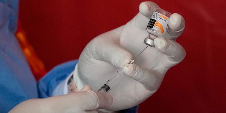 Sinpagur, Sinovac aşısını Delta varyantına karşı etkisi bilinmediğinden aşı sayısından düşürdü