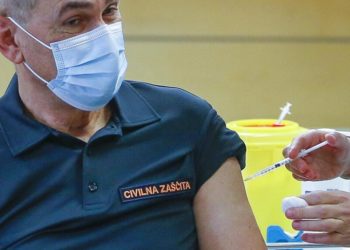 AB ülkelerinde nüfusun yaklaşık yarısı en az 2 doz, yüzde 65’i ise en az 1 doz aşı oldu