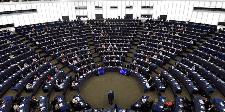 Avrupa Parlamentosu, Türkiye’de muhalefete yönelik baskıyı kınadı