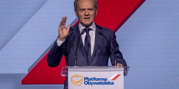 Avrupa Konseyi’nin eski Genel Sekreteri Tusk, Polonya’da muhalefet parti lideri oldu