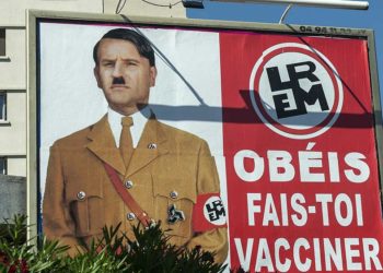 Macron, Hitler’e benzetildiği afişleri asan kişi hakkında suç duyurusunda bulundu