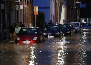 Belçika’nın Namur ve Dinant kentleri sele teslim oldu