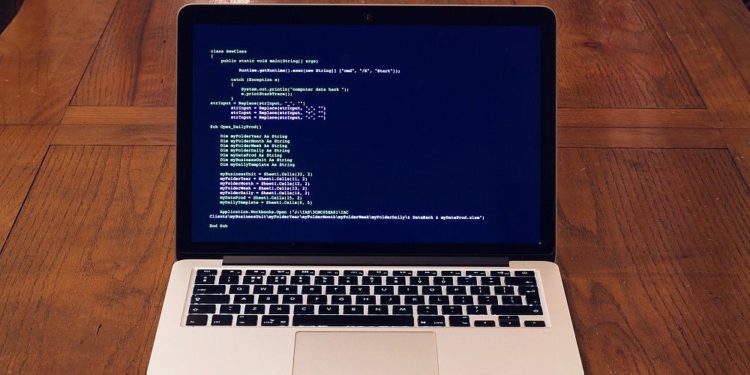 Hindistan’da bir şirkete casusluk suçlaması: Politikacılardan savcılara 100 bin kişi hedefteydi