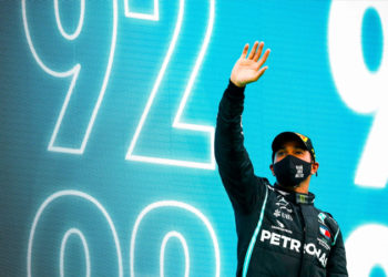 Lewis Hamilton, Mercedes'le olan sözleşmesini 2 sezon daha uzattı