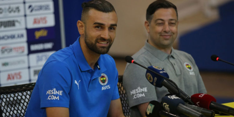 Fenerbahçe'nin yeni transferi Serdar Dursun: Buraya oturmaya değil formayı sırılsıklam yapmaya geldim