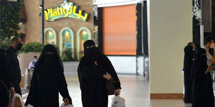 Suudi Arabistan: Artık namaz vakitlerinde dükkanlar kapatılmayacak, ticari faaliyetler devam edecek