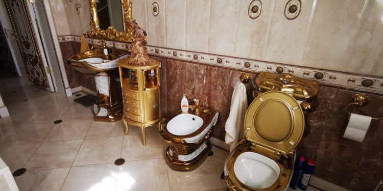 Rusya’da rüşvet operasyonu; polisin evinden altın kaplama klozet çıktı