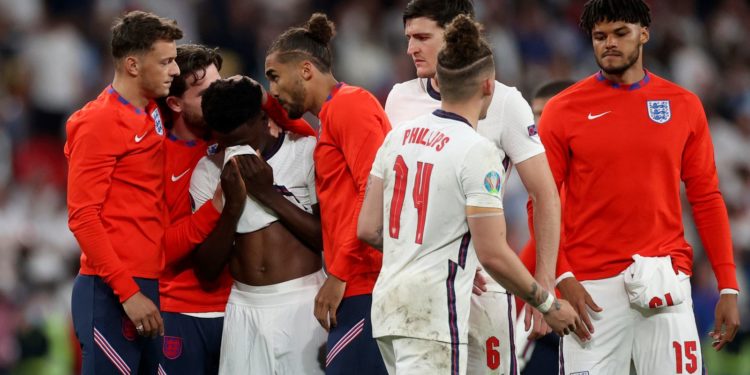 750 binden fazla imza toplandı: İngiltere'de "Irkçılar futbol maçlarına alınmasın" kampanyası