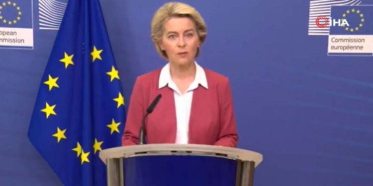 AB vatandaşlarının yüzde 70'i Covid-19’a karşı en az bir doz aşılandı