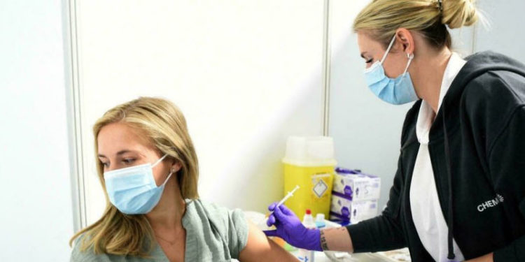 AB yetişkin nüfusunun yarısından fazlası tam aşılandı