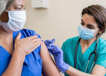 ABD'de sağlık kuruluşları, çalışanlarına aşı mecburiyeti getirilmesini istedi