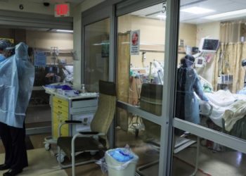 ABD'li doktor: Hastalar ent&uuml;be edilmeden &ouml;nce aşı i&ccedil;in yalvarıyor