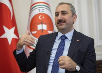 Adalet Bakanı G&uuml;l: Bin hakim ve savcı alacağız